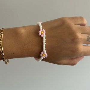 Beaded flower daisy bracelet